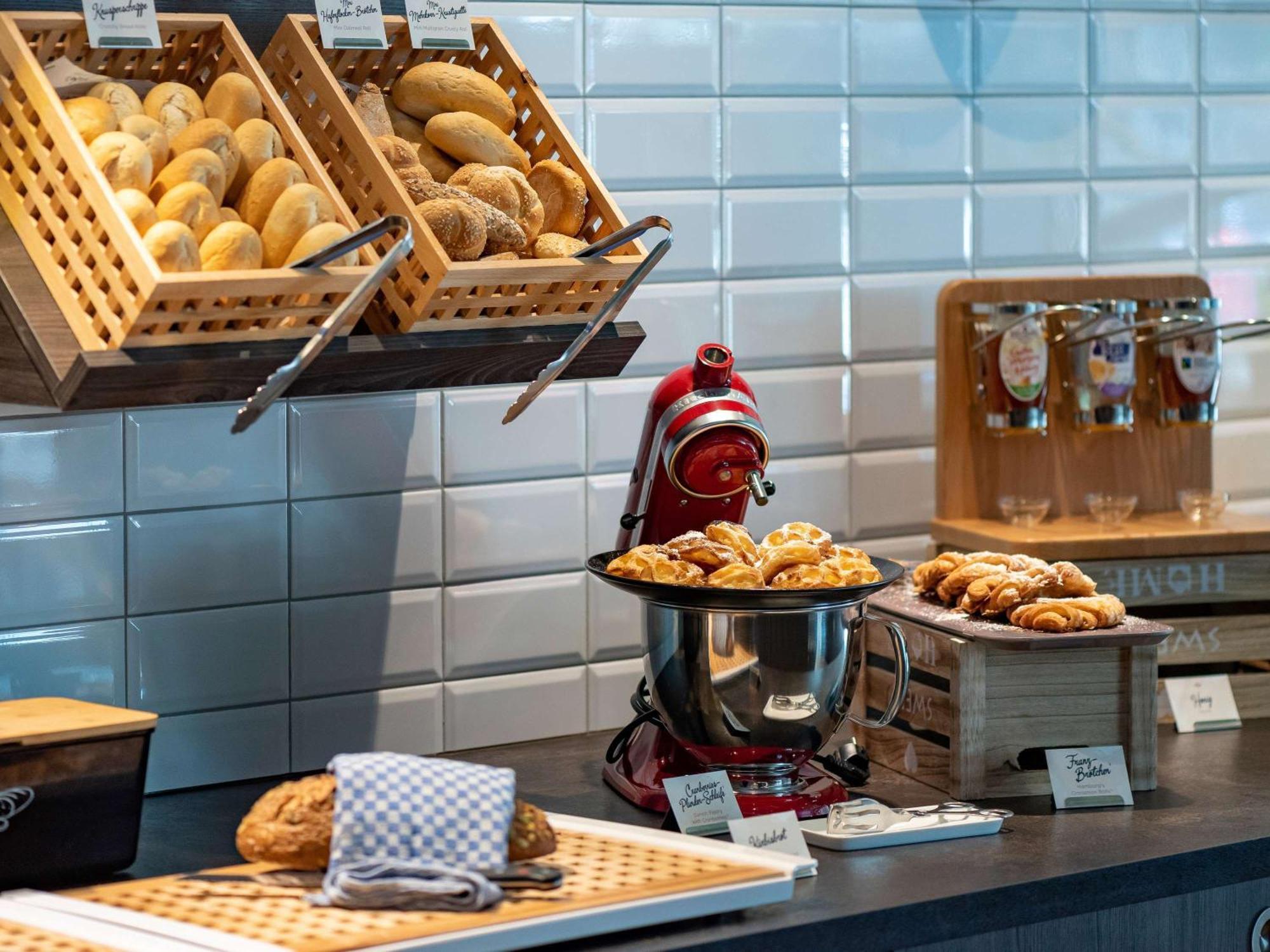 ホテル Ibis Styles Hamburg Barmbek エクステリア 写真