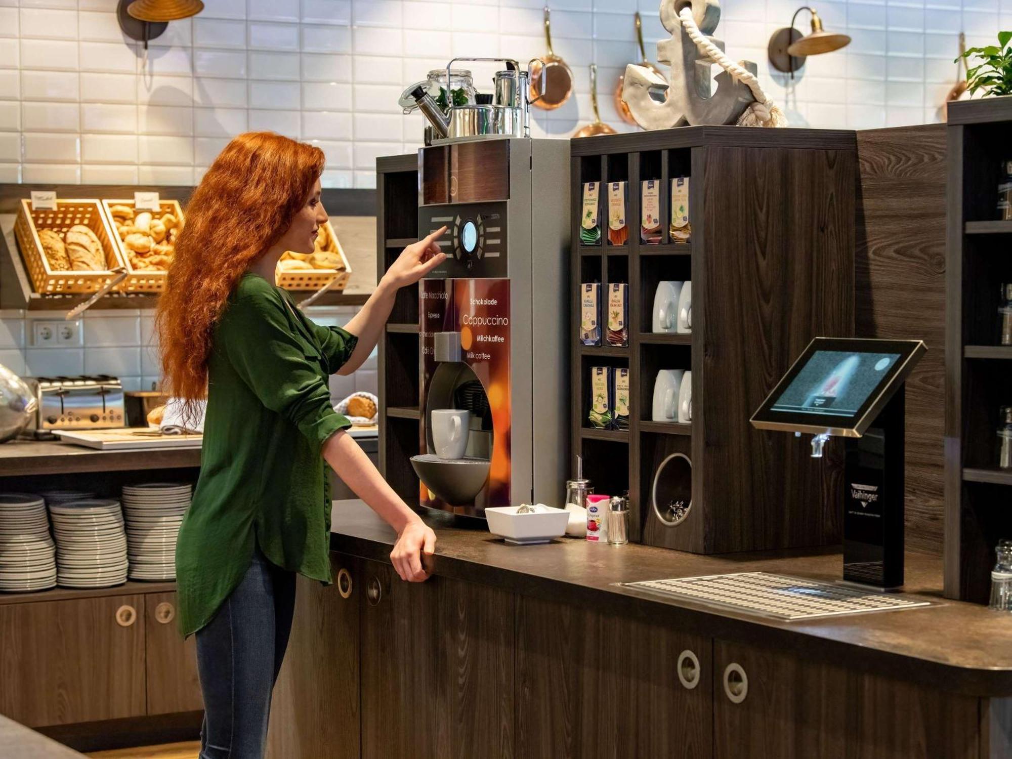 ホテル Ibis Styles Hamburg Barmbek エクステリア 写真